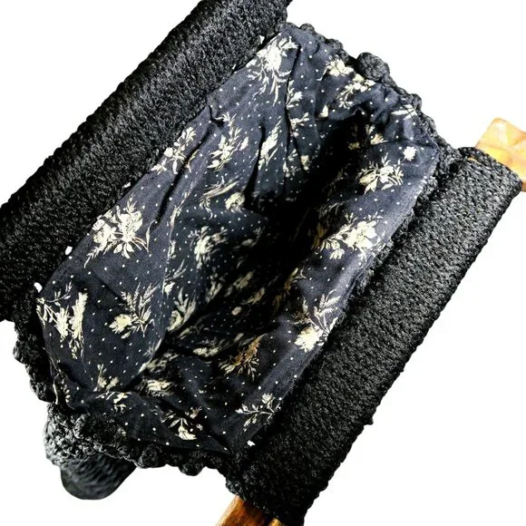 Vintage 1970s Black Macrame Purse with Wooden Handles & Floral Lining - Picture 6 of 6